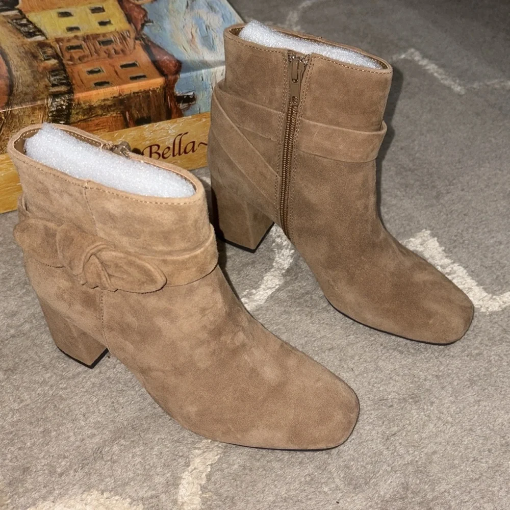 NIB Bella Vita Felicity cognac suede leather bootie bow detail ankle Size 6.5